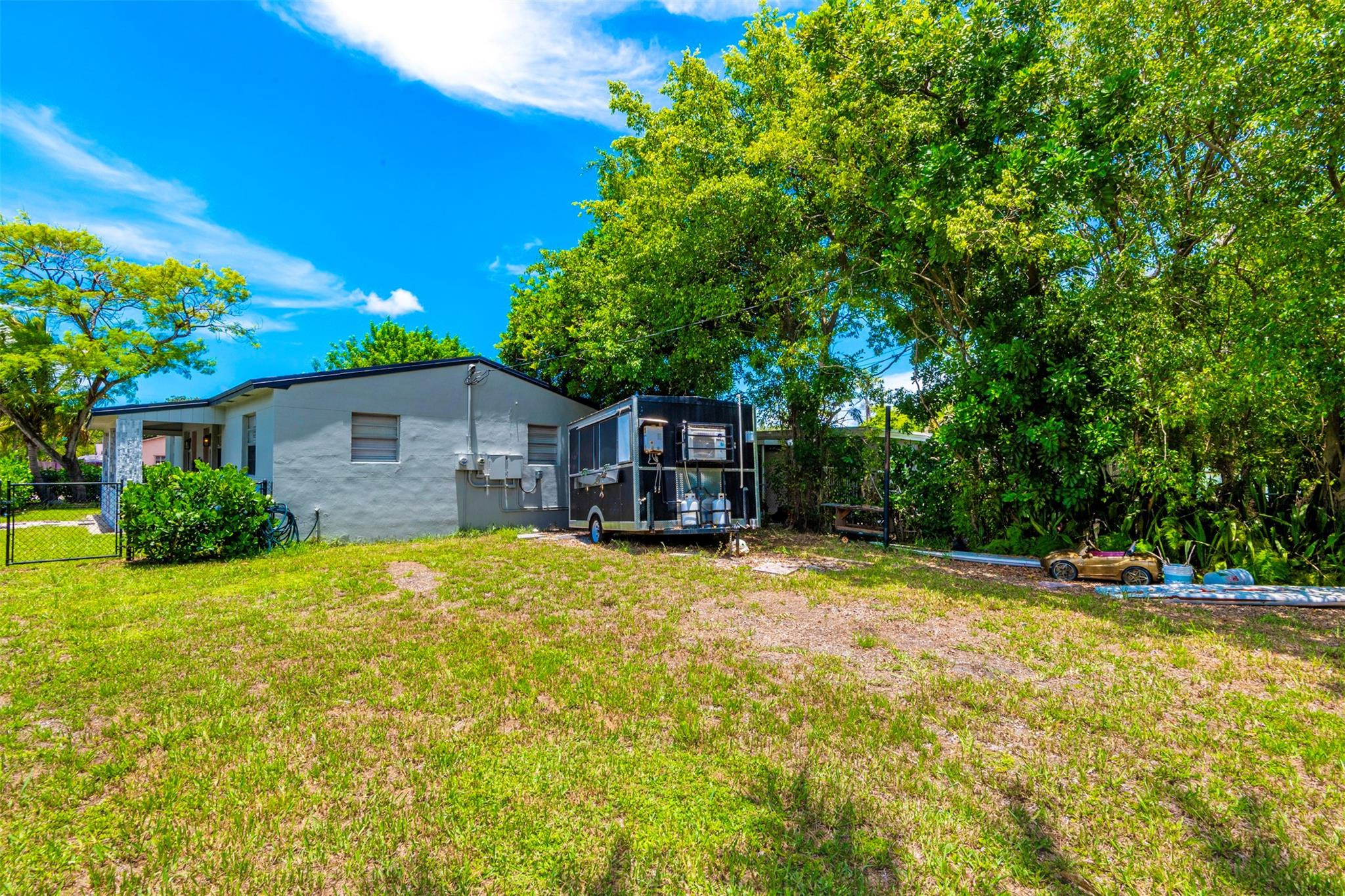 Hollywood Park 4-19 B - Residential Income