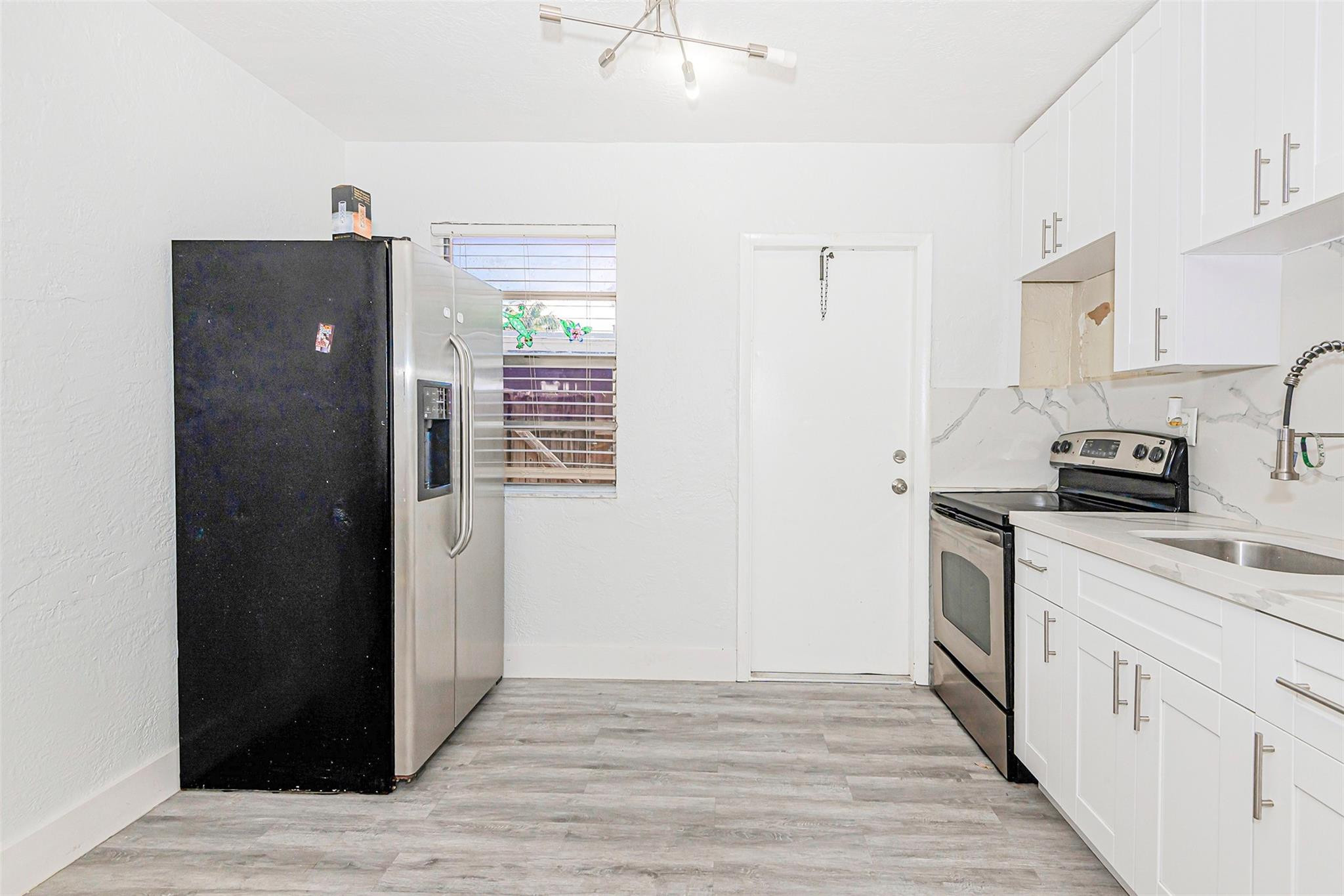 Hollywood Park 4-19 B - Residential Income