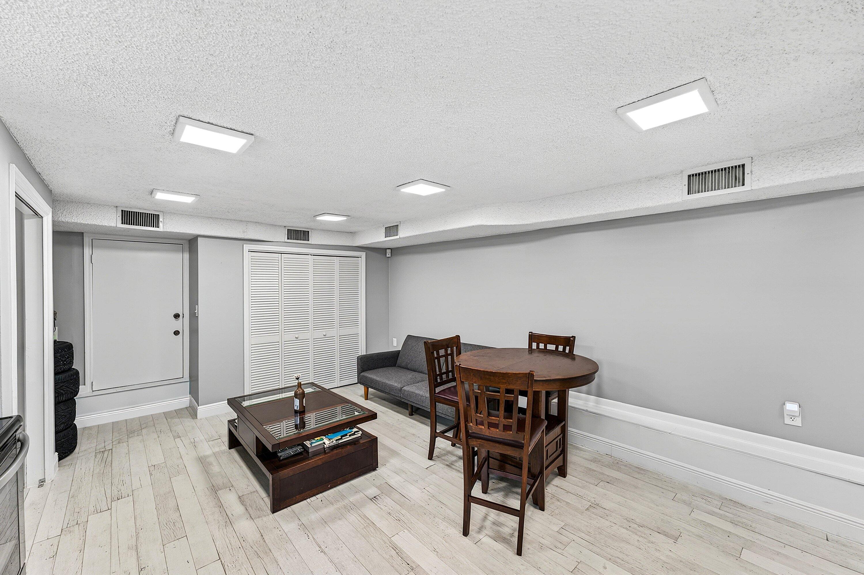 S/D OF 21-44-43, W 1/2 IN - Residential