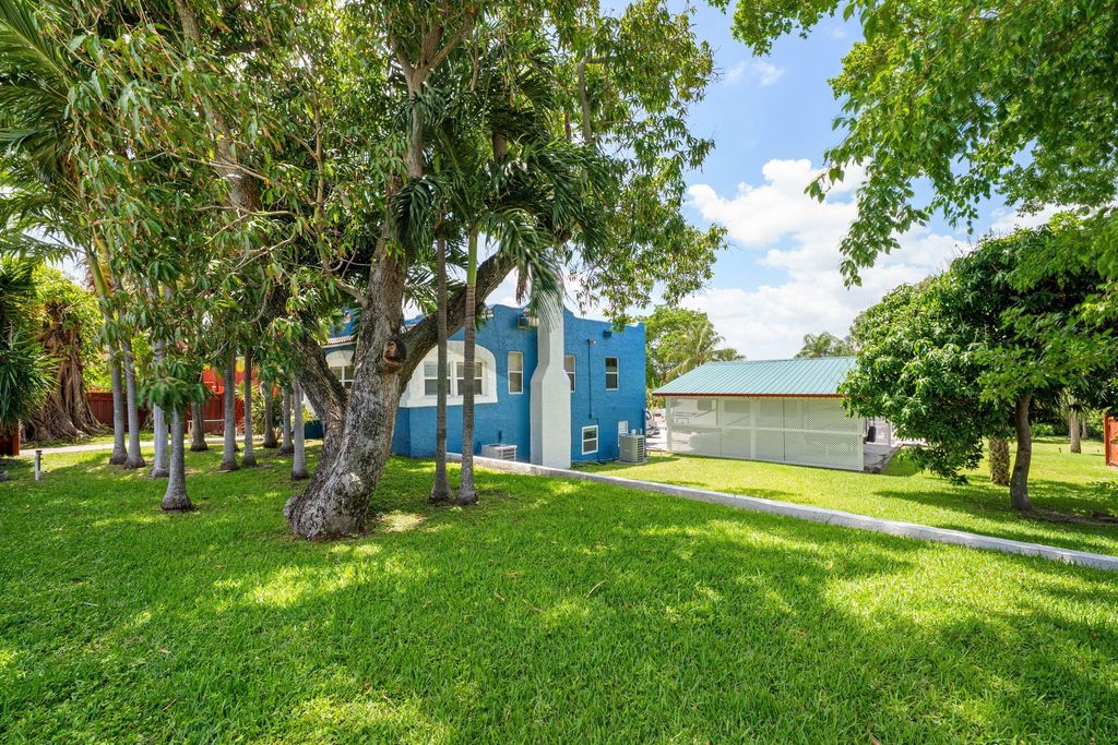 Photo of 909 N A Street, Lake Worth Beach, FL 33460 (MLS # B26017132)