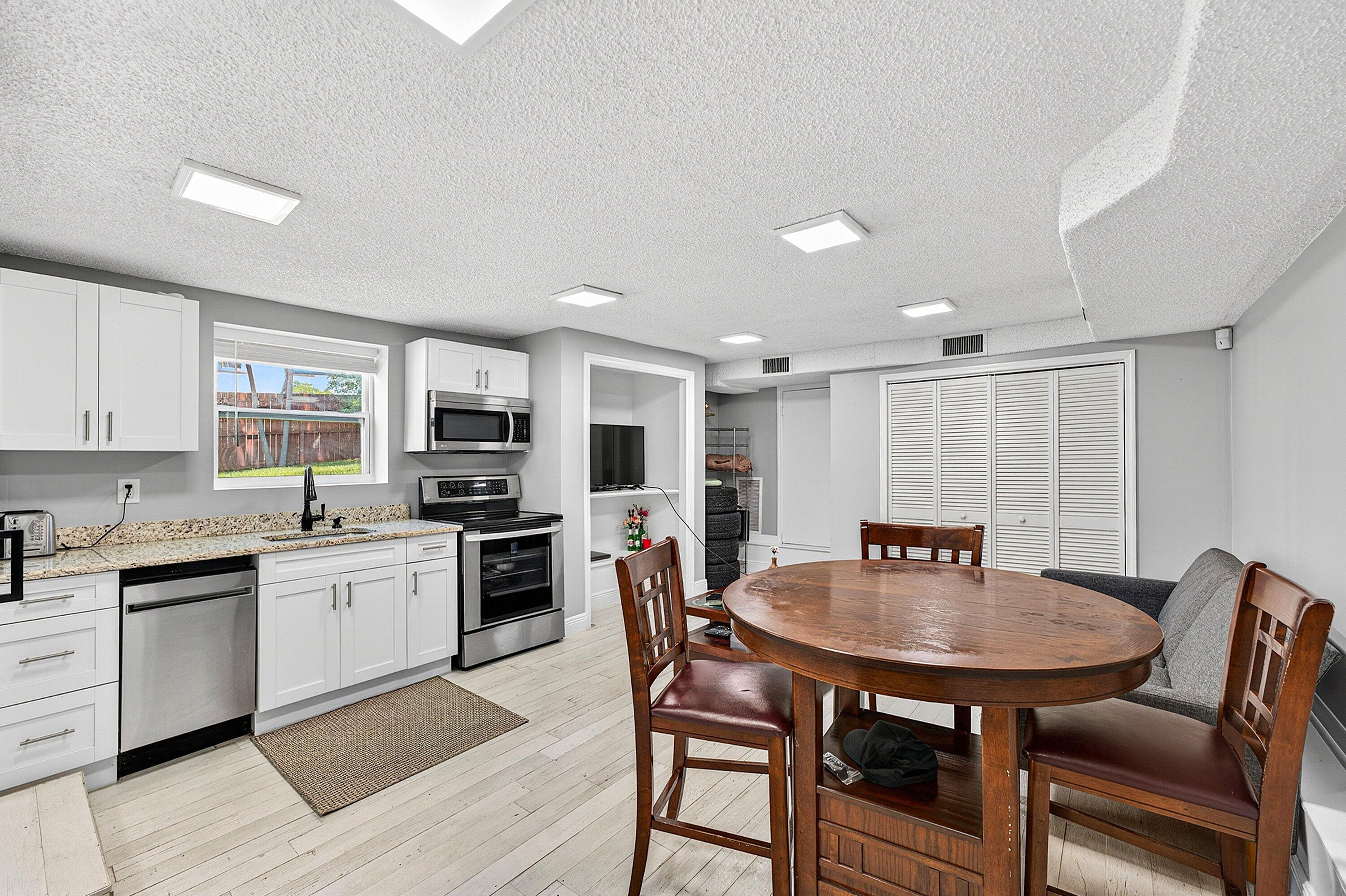 S/D OF 21-44-43, W 1/2 IN - Residential