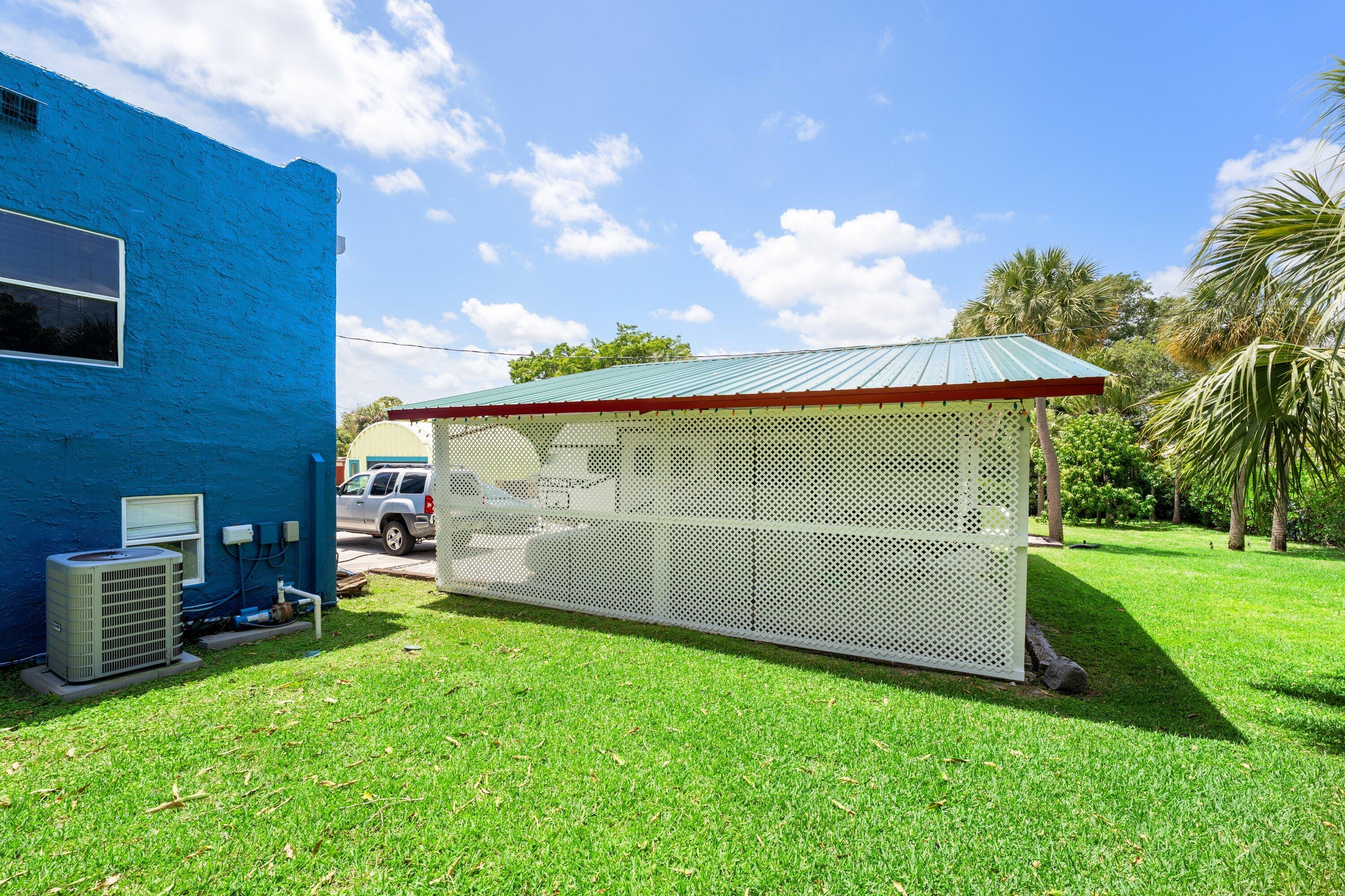 S/D OF 21-44-43, W 1/2 IN - Residential