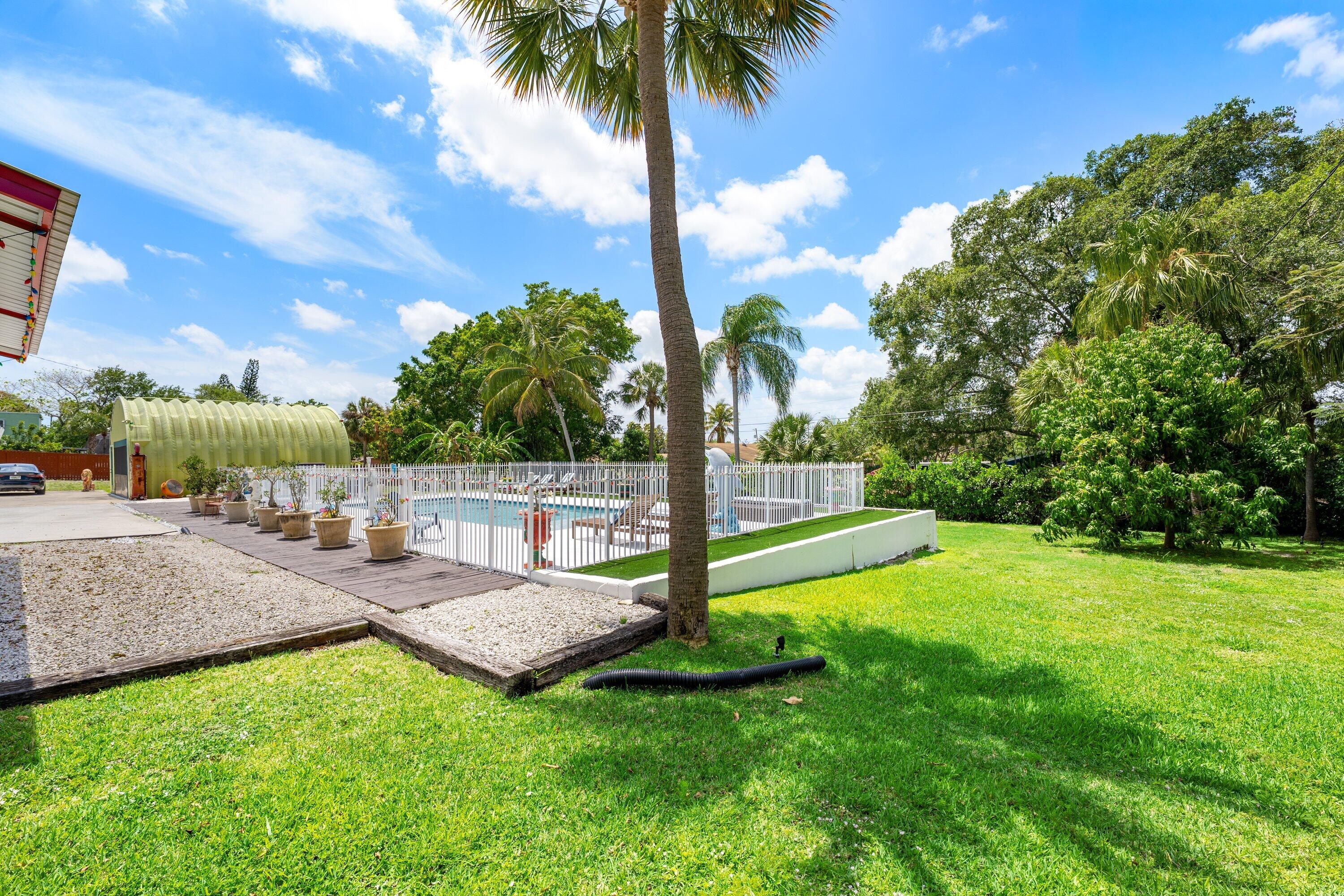 S/D OF 21-44-43, W 1/2 IN - Residential