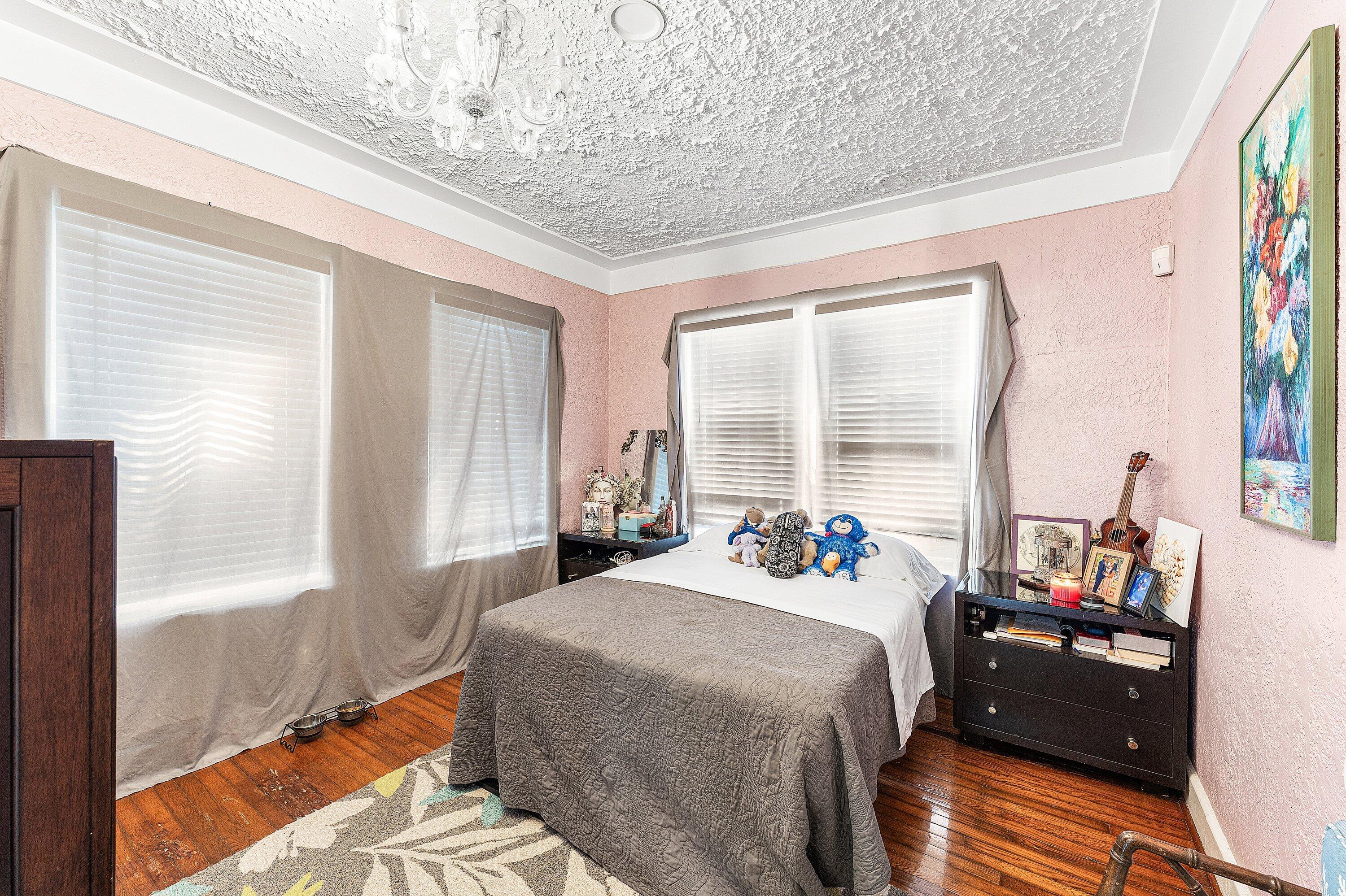 S/D OF 21-44-43, W 1/2 IN - Residential