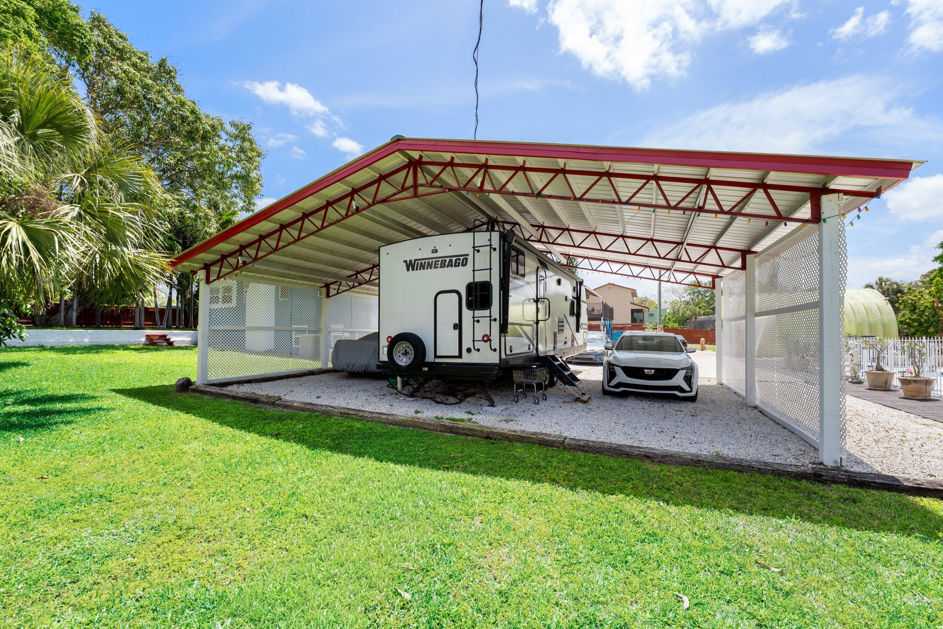 S/D OF 21-44-43, W 1/2 IN - Residential