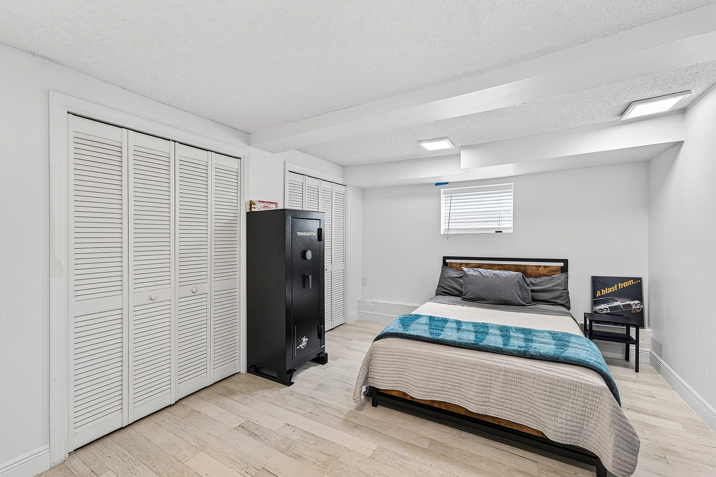 S/D OF 21-44-43, W 1/2 IN - Residential