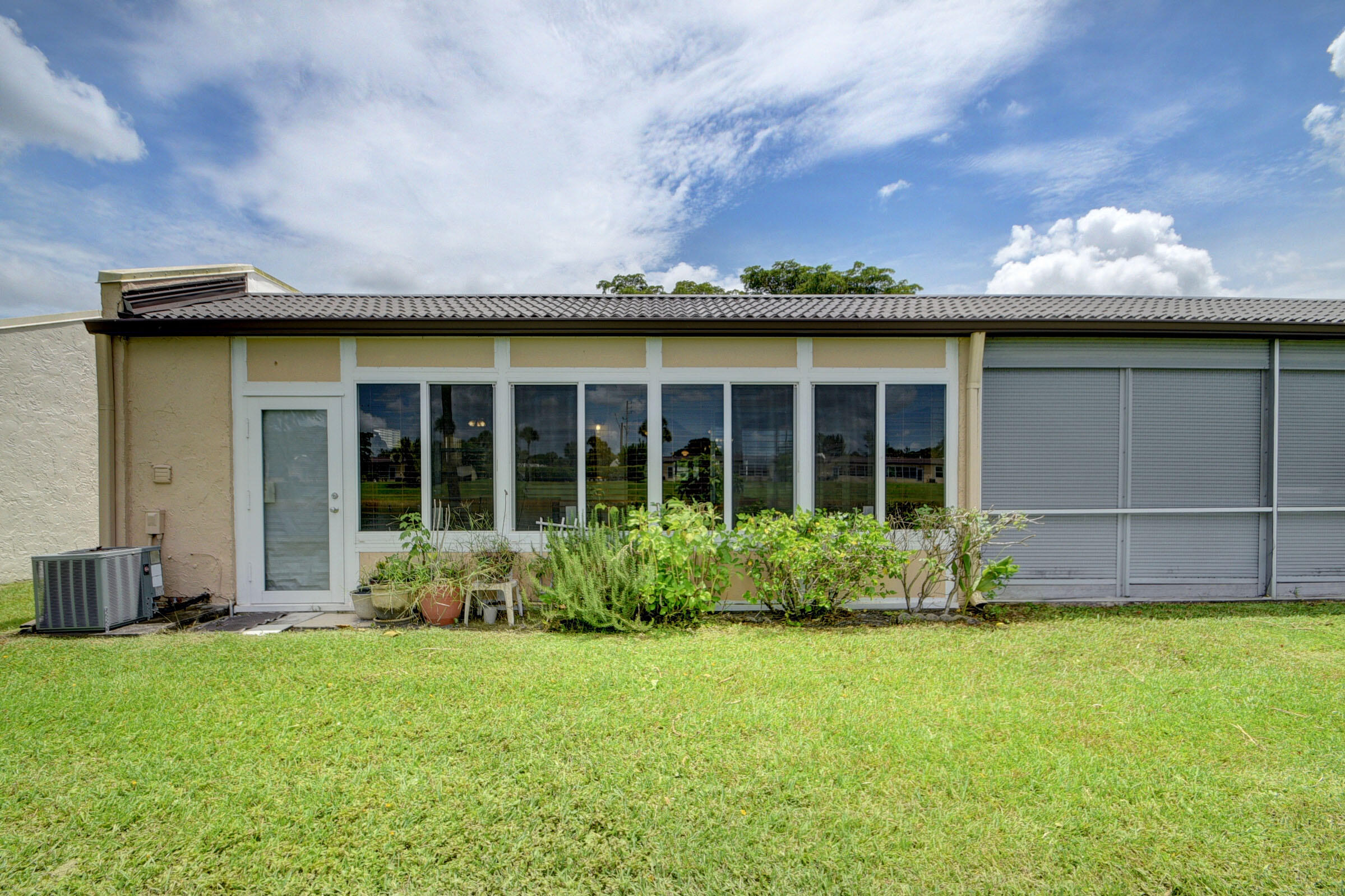 GOLDEN LAKES VILLAGE - Residential Lease