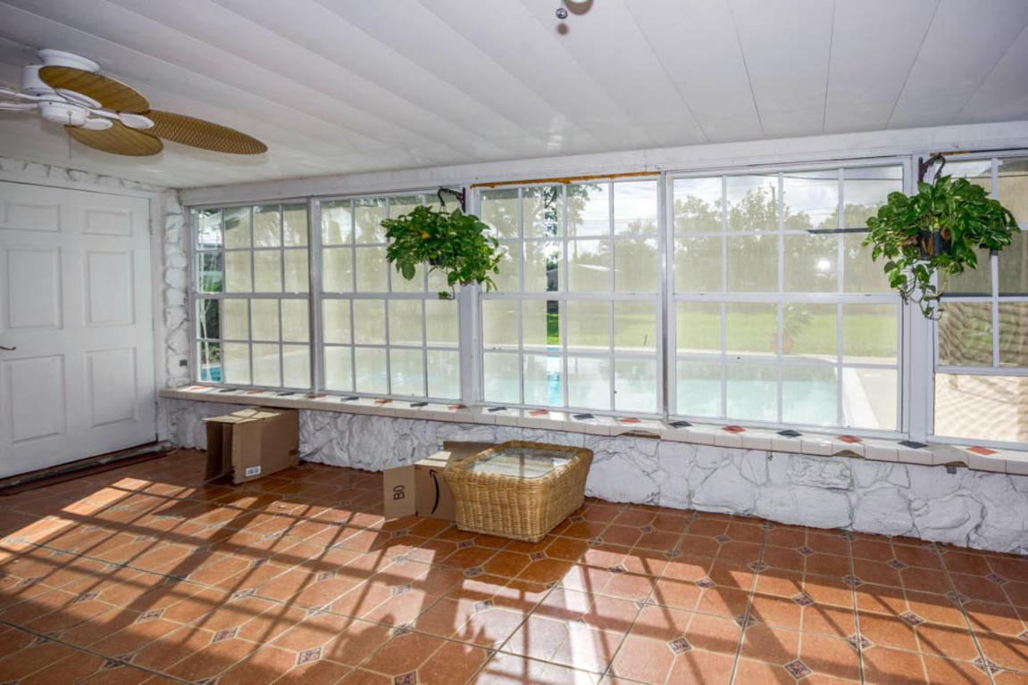 COUNTRY CLUB ACRES 5 - Residential