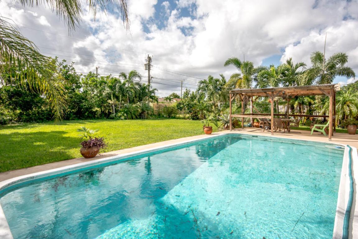 COUNTRY CLUB ACRES 5 - Residential