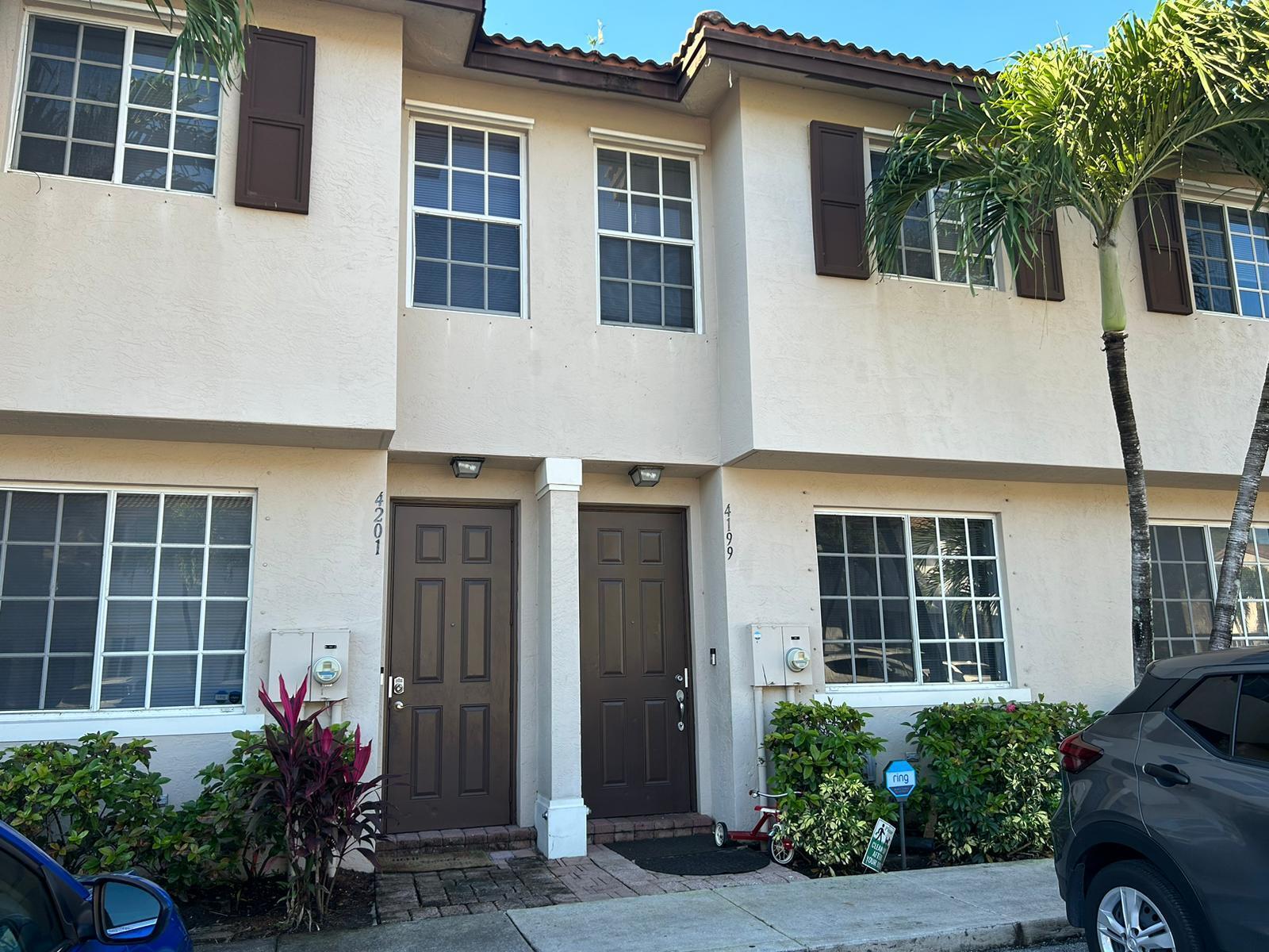 Welcome to your Arbor Parc home! This 3-bed, 2.5-bath townhouse, built in 2007, offers modern comfort. High ceilings and an open layout create a bright, welcoming interior. The kitchen features an island, perfect for brunches and gatherings.Upstairs, cozy bedrooms await, including a master suite with a private bathroom. Step outside to a charming patio for BBQs and stargazing.This community is a food lover's dream with restaurants and cafes nearby. Convenience is key, with shops, schools, and commuter routes within reach.Please note: Tenant-occupied, ready to vacate upon sale. Owner plans renovations. Photos include current and projected views for your inspiration.Ready for modern, casual living?