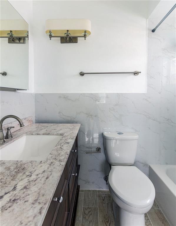 BARCLAY SQUARE - Residential