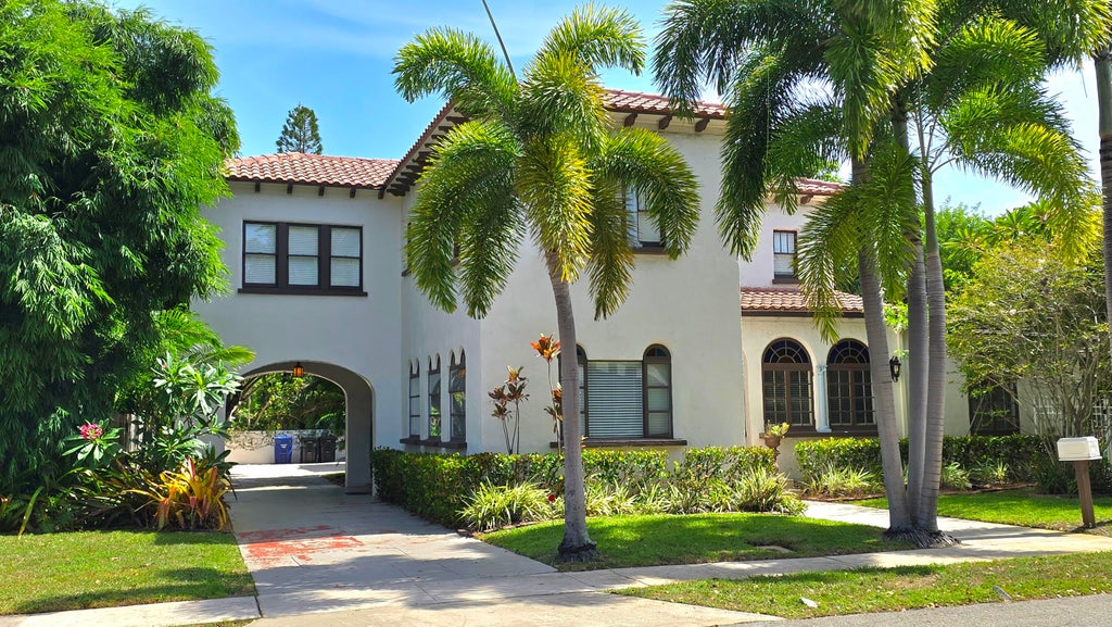 Photo of 219 S 17TH Avenue S, Lake Worth Beach, FL 33460 (MLS # B26087954)