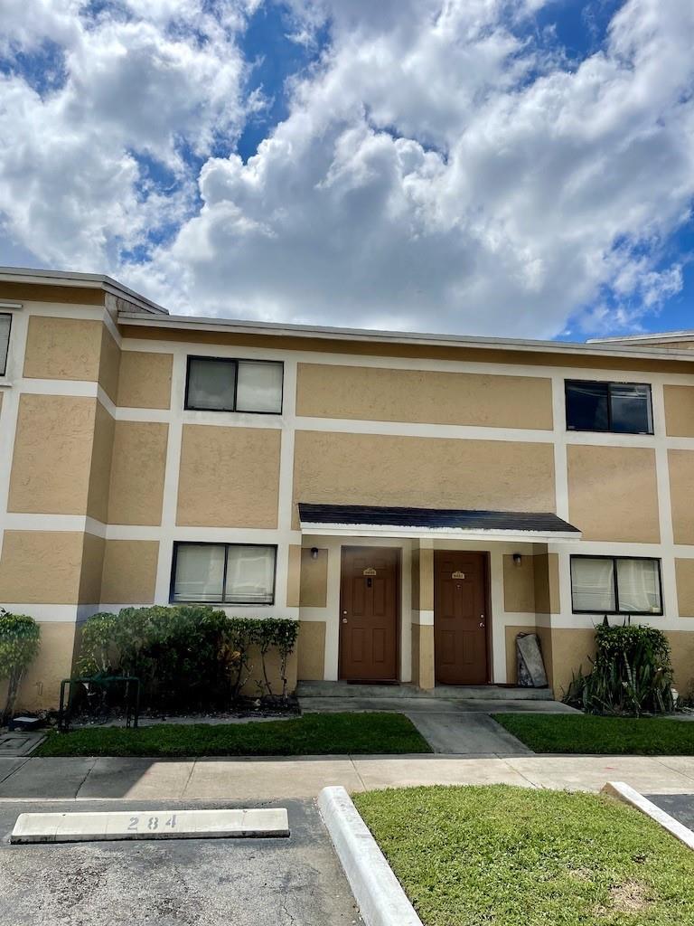 Cozy & furnished townhouse featuring 2 bedrooms and 2.5 bathrooms, perfectly located near top restaurants, shops, and major highways. Enjoy an open living area, in-unit laundry, and private patio space. Convenient, comfortable, and move-in ready—your ideal Pembroke Pines Rental!