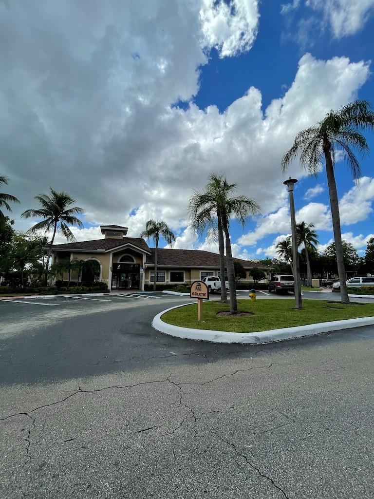The Palms Of Pembroke Con - Residential Lease