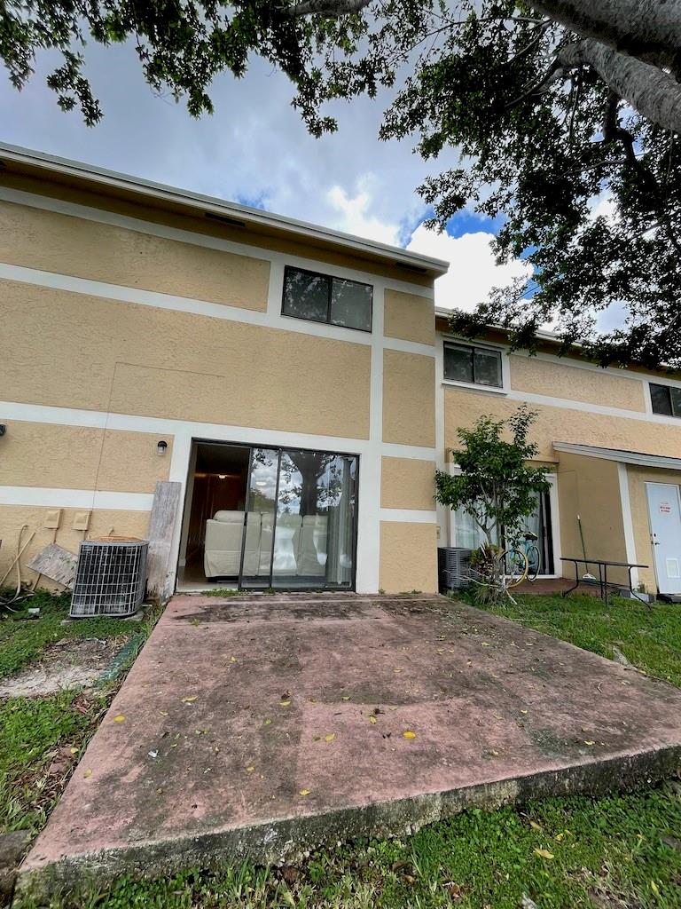 The Palms Of Pembroke Con - Residential Lease