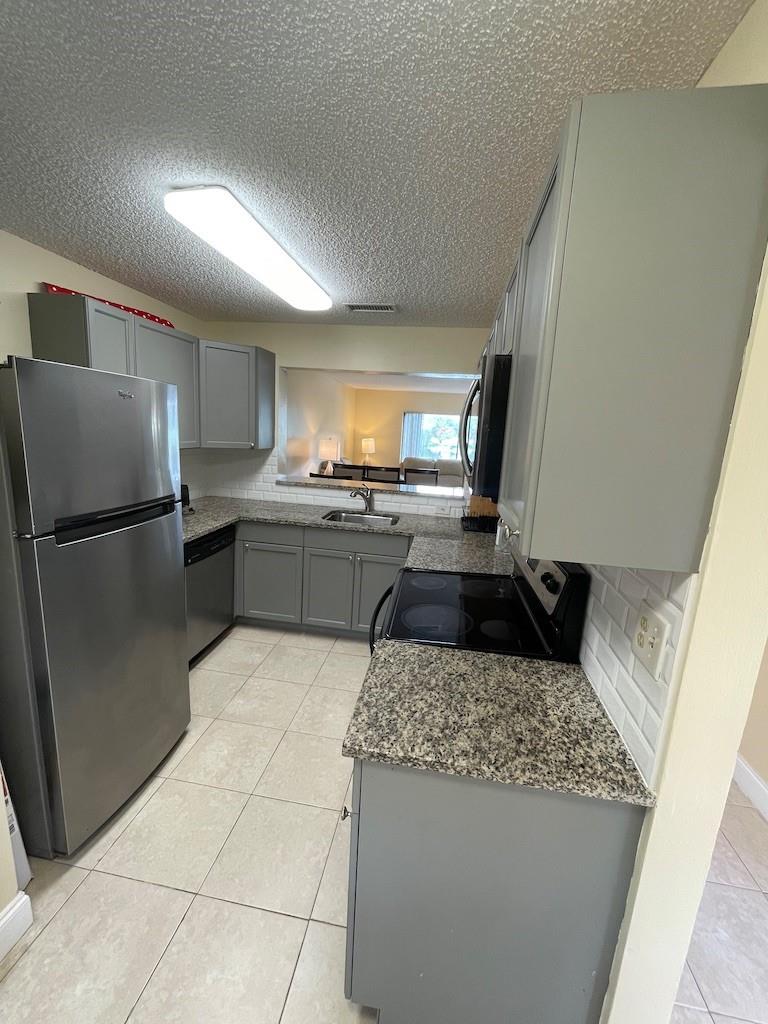The Palms Of Pembroke Con - Residential Lease