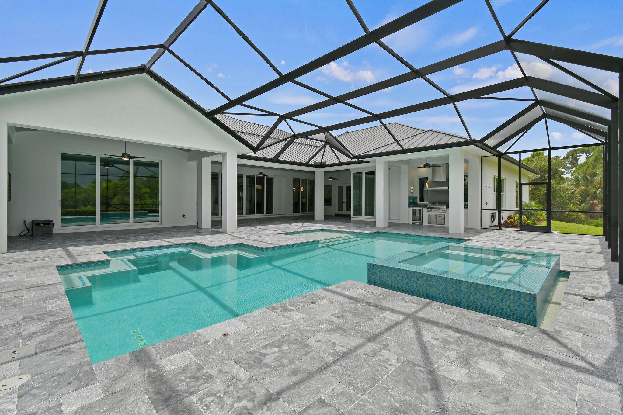 MEDALIST CLUB - Residential