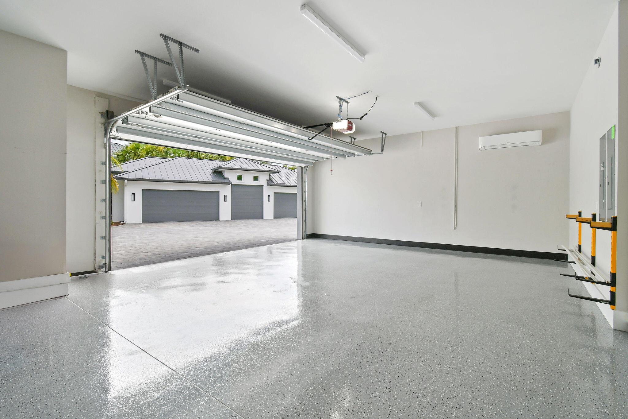 MEDALIST CLUB - Residential