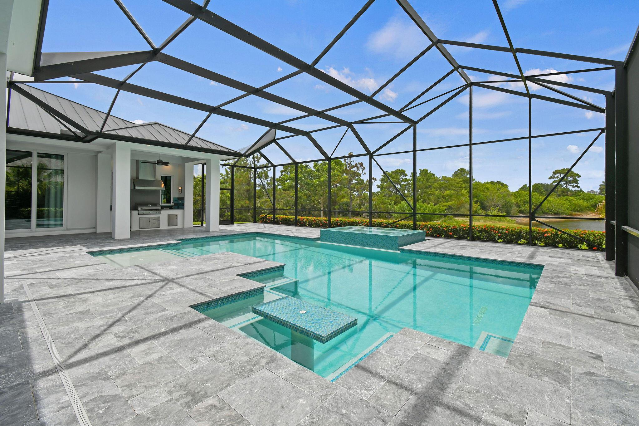 MEDALIST CLUB - Residential