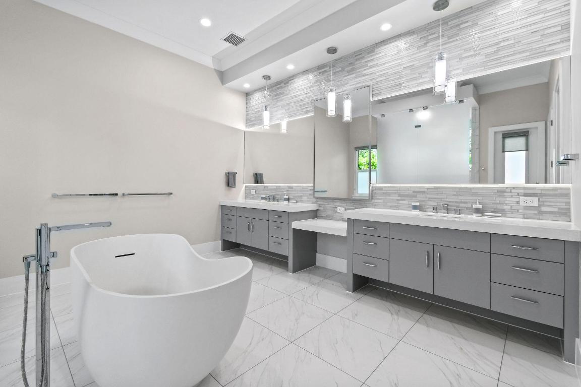 MEDALIST CLUB - Residential