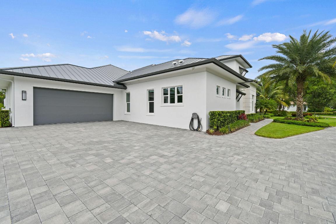 MEDALIST CLUB - Residential