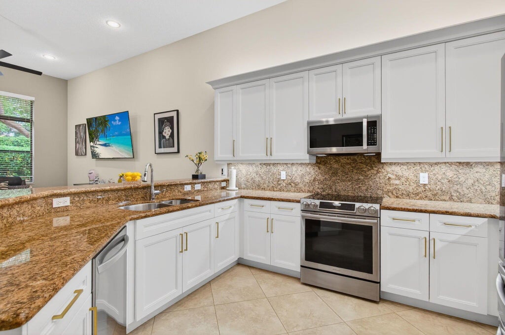 Photo of 6931 Fabiano Circle, Boynton Beach, FL 33437 (MLS # R11113972)