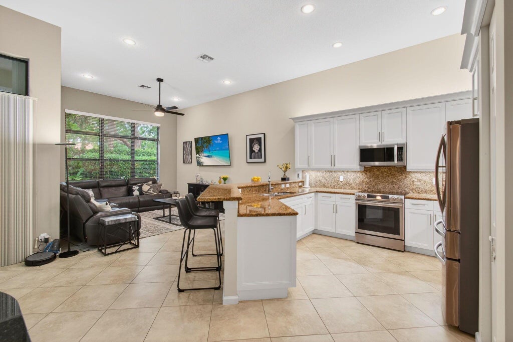 Photo of 6931 Fabiano Circle, Boynton Beach, FL 33437 (MLS # R11113972)