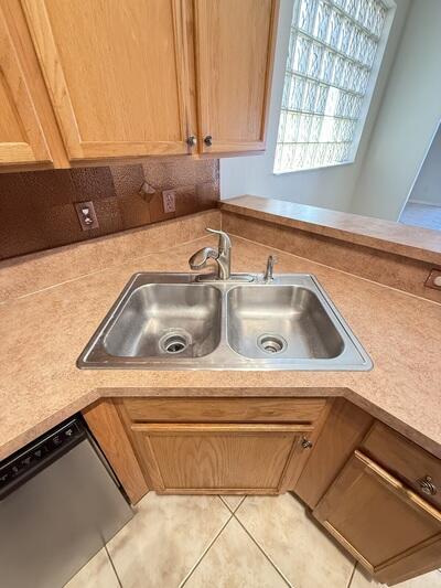 MADISON LAKES - Residential Lease