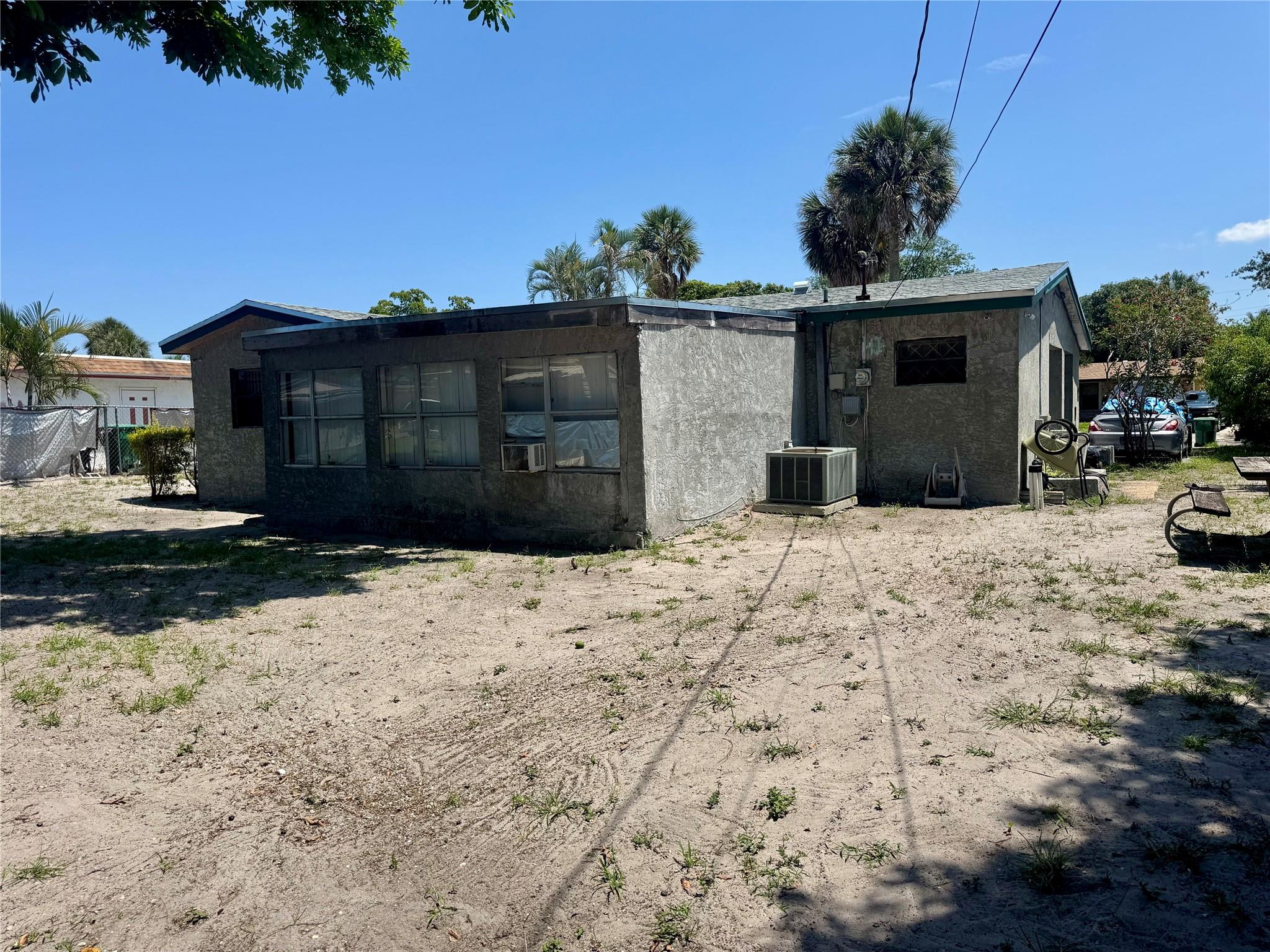3631 NW 7th St