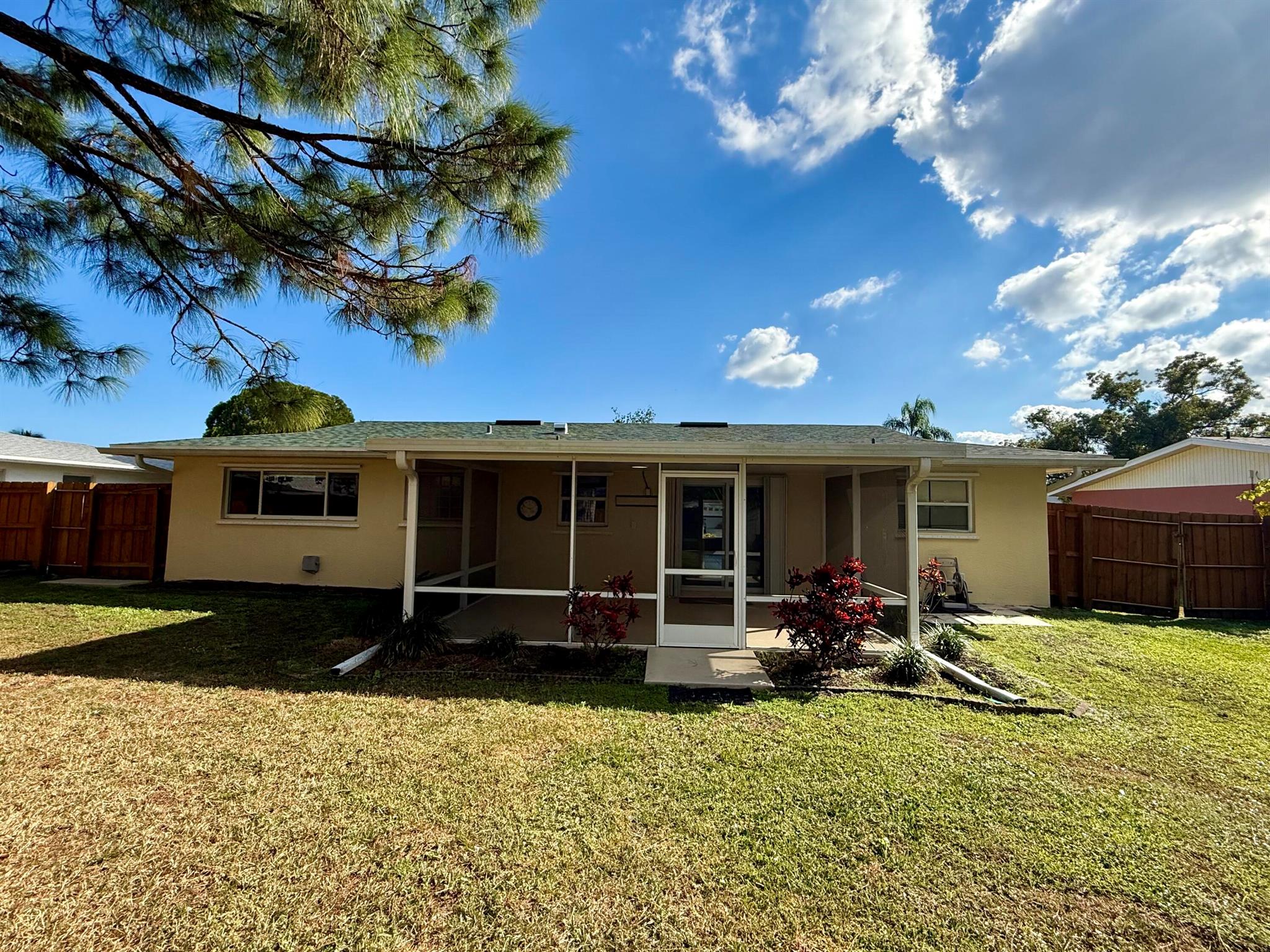 PORT ST LUCIE FLORESTA PI - Residential Lease