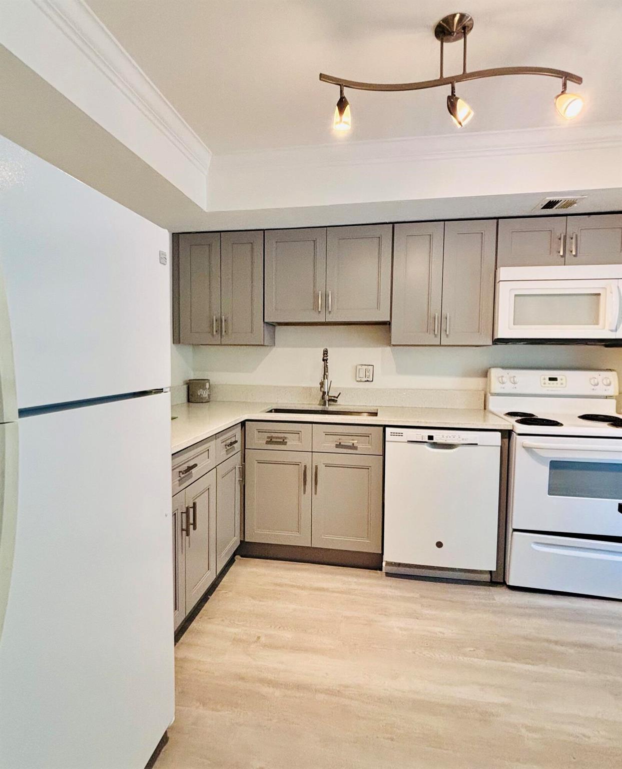 NO 3 PALM-AIRE COUNTRY CL - Residential Lease
