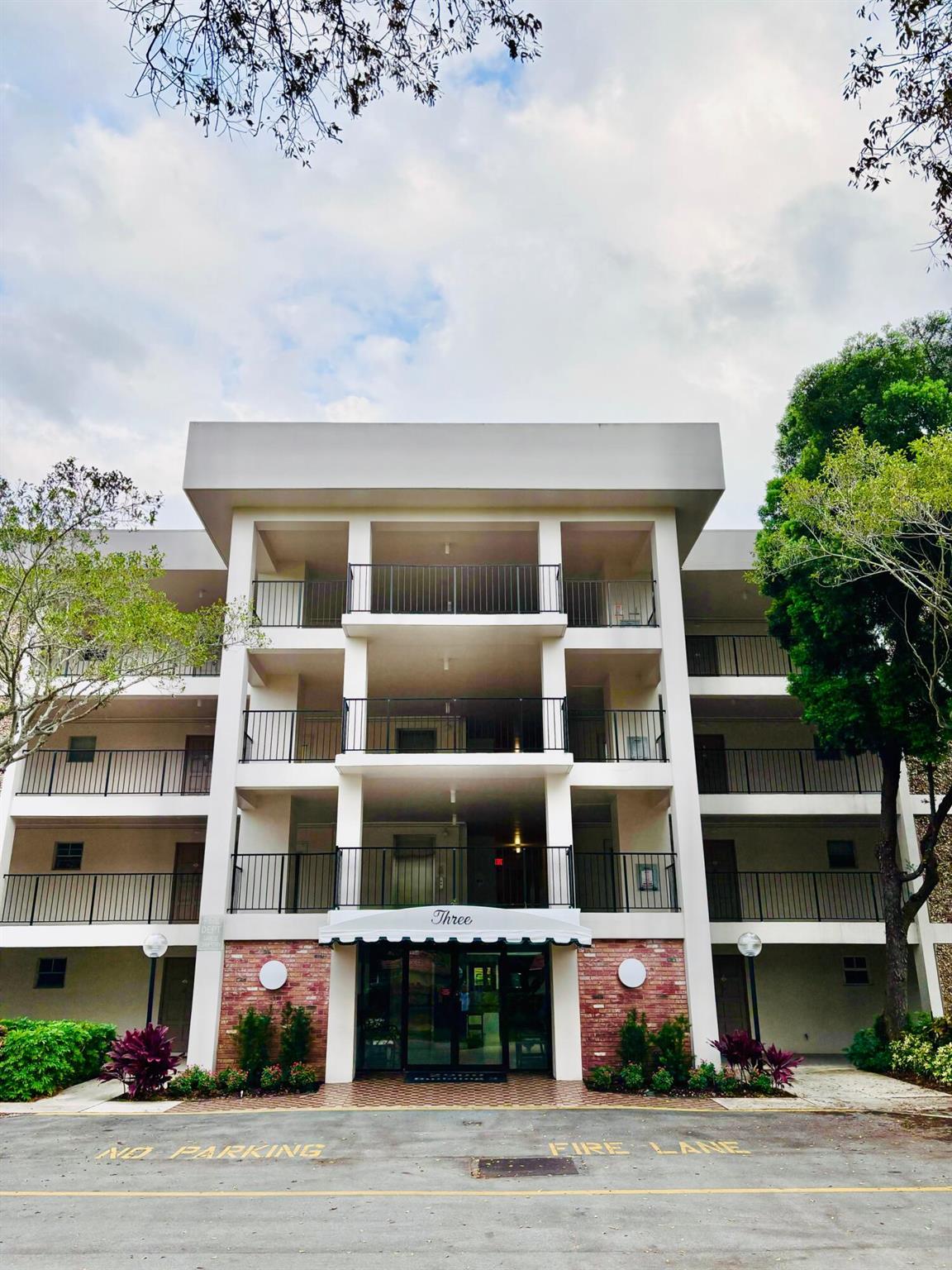 NO 3 PALM-AIRE COUNTRY CL - Residential Lease
