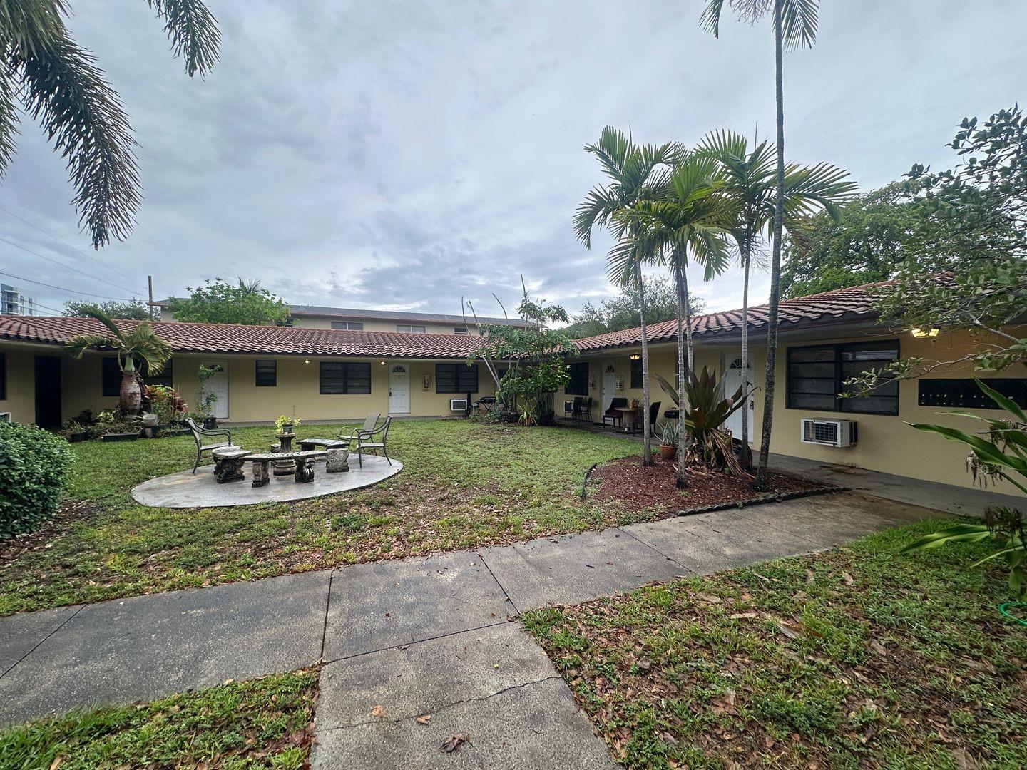 Your cozy new home awaits! This bargain of a unit is unrivaled in location. Private and quiet yet close to the action and all that Hollywood has to offer. Equipped with a full and renovated kitchen. Water, sewer, trash included in rent.