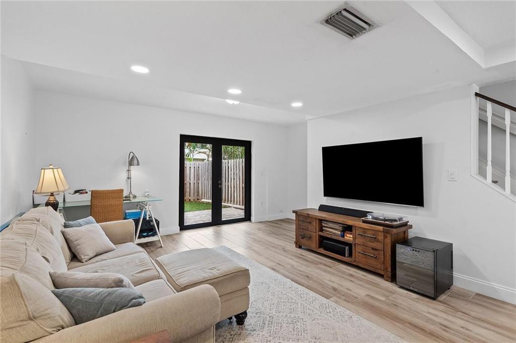 NEAR NORTHWEST - Residential Lease