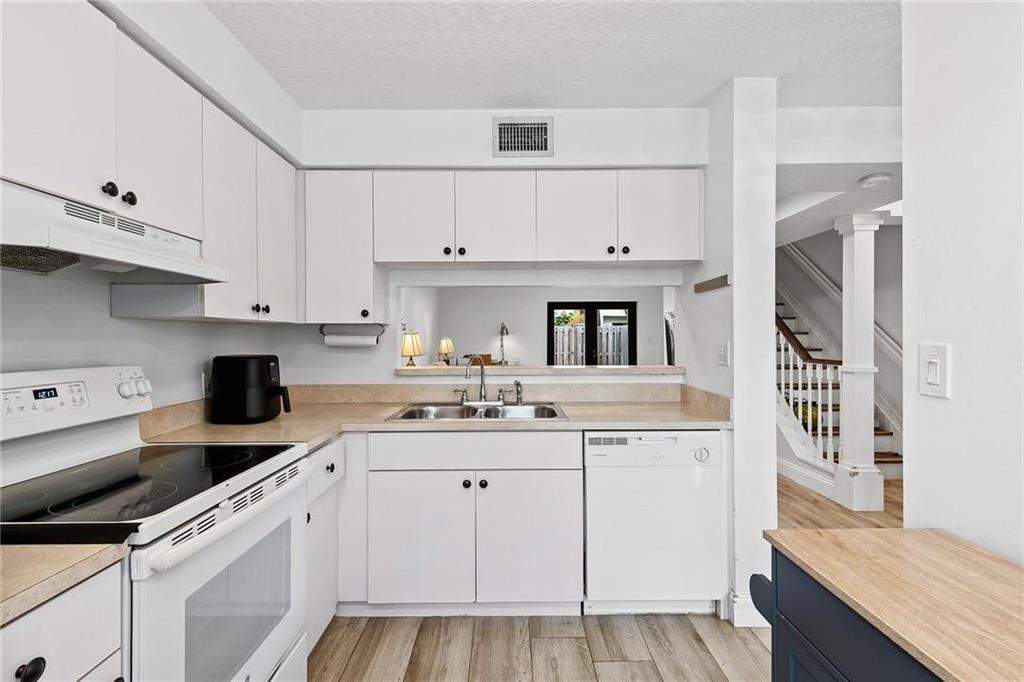 NEAR NORTHWEST - Residential Lease