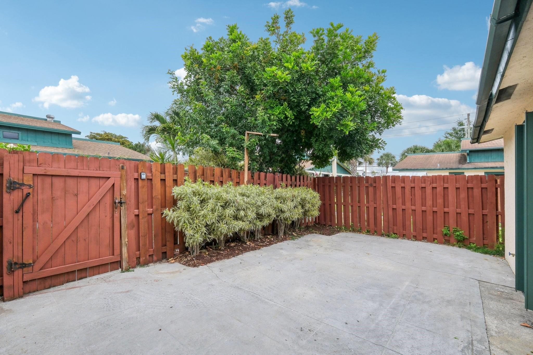 TREE LAKE - Residential