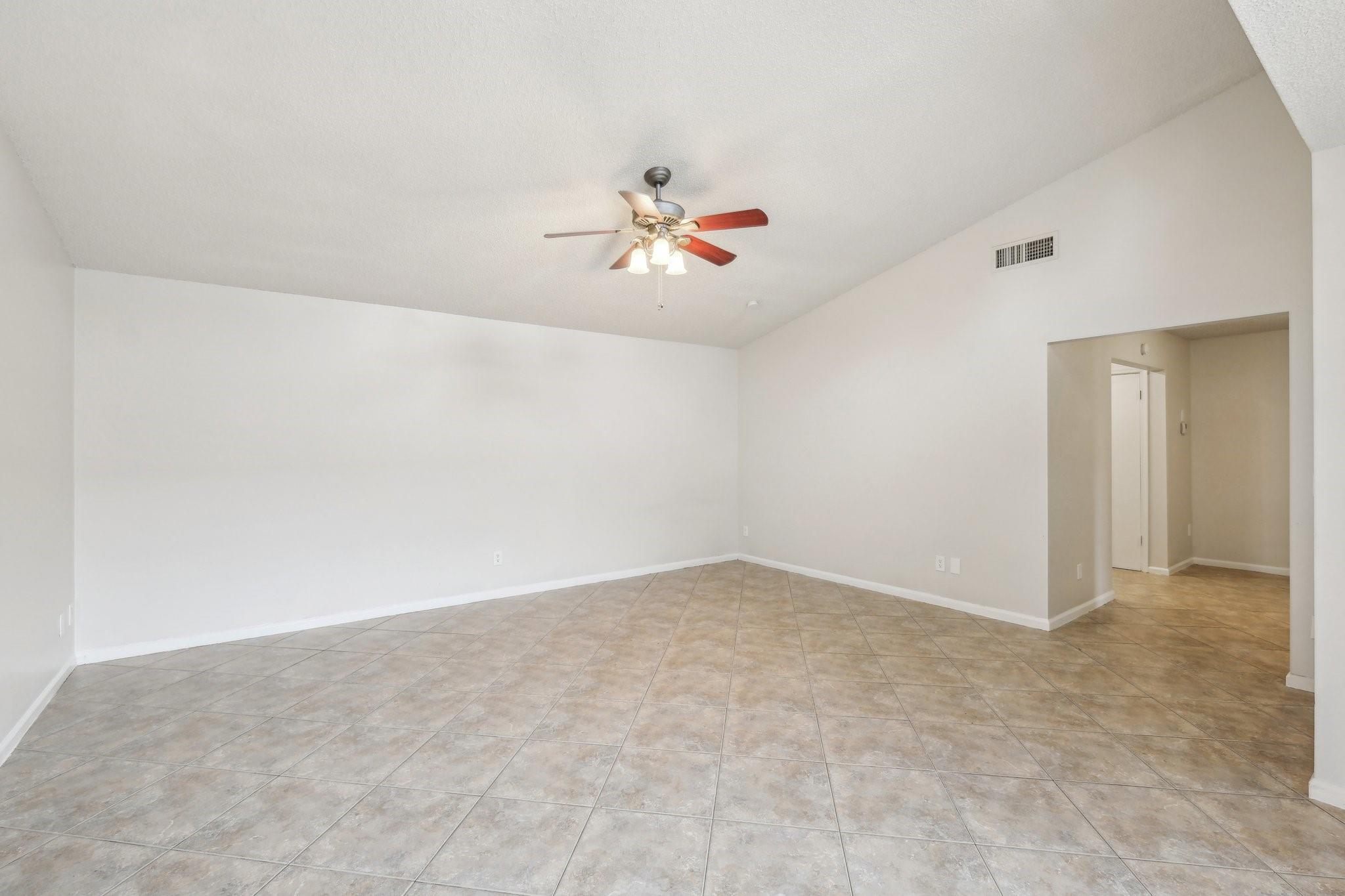1091 Manor Dr