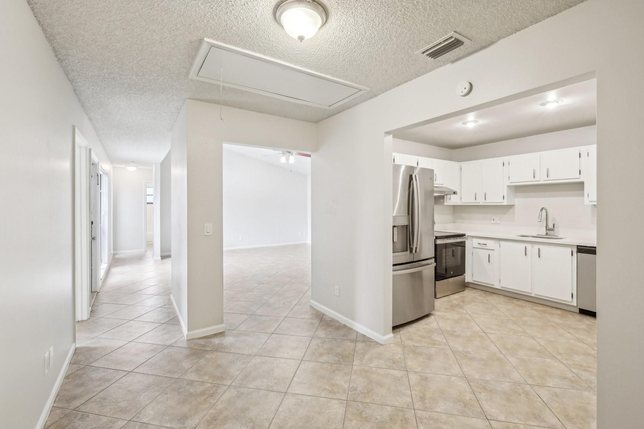 1091 Manor Dr