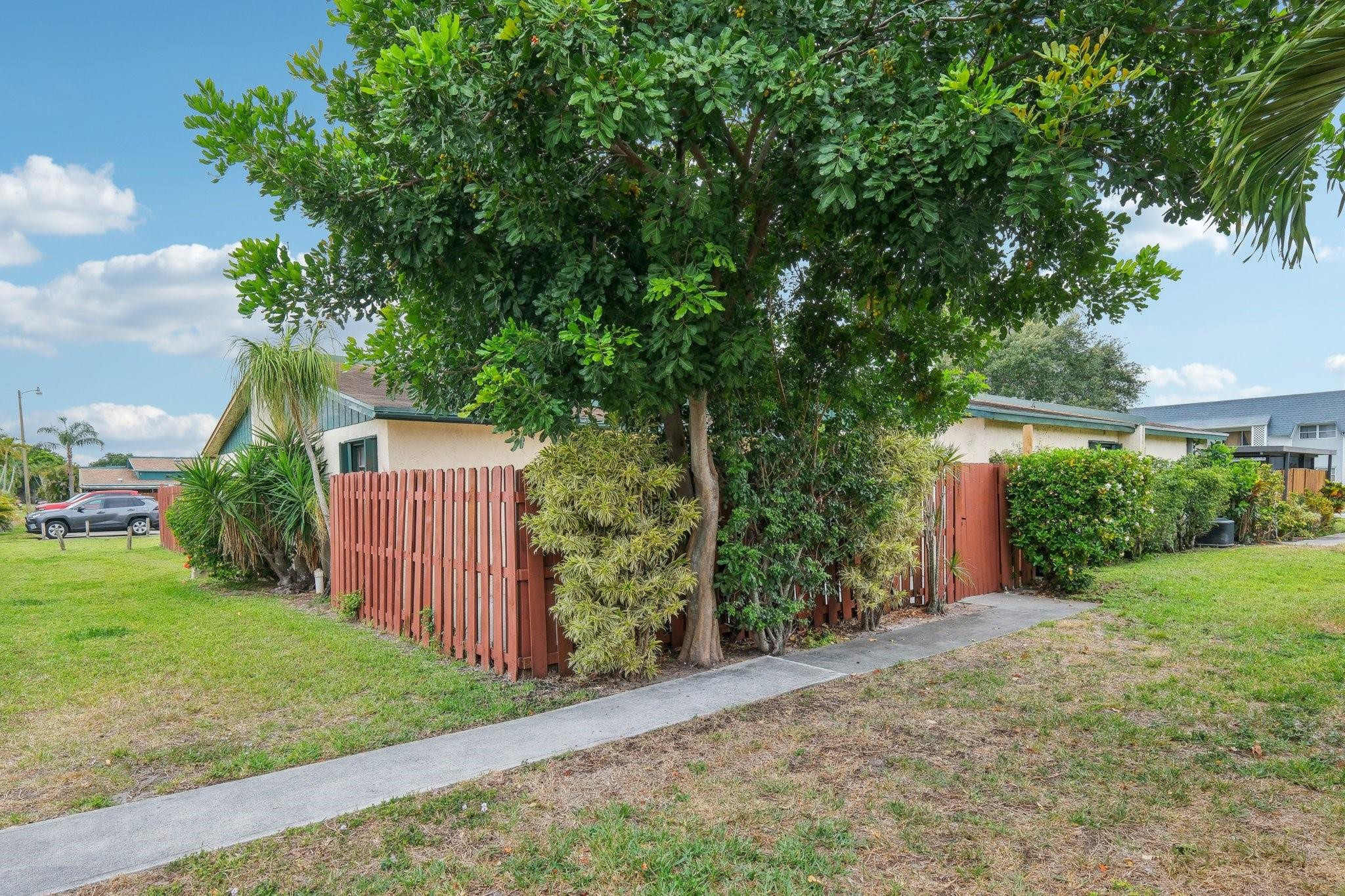 TREE LAKE - Residential