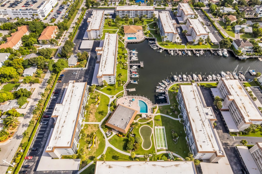 Photo of 931 Gardenia Drive #269, Delray Beach, FL 33483 (MLS # B26069536)