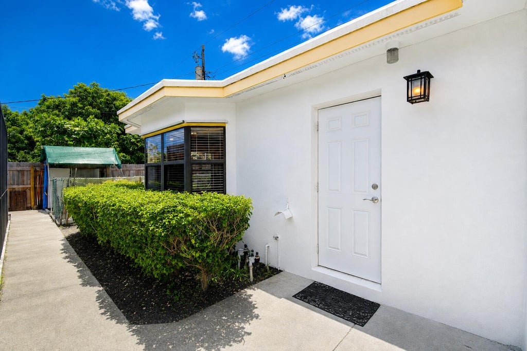 Photo of 1316 DATE PALM Drive #Rear, Lantana, FL 33462 (MLS # B26062908)