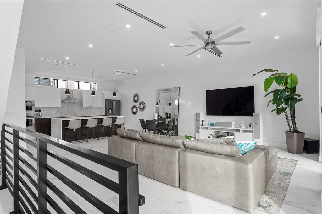 Photo of 1044 N Victoria Park Road, Fort Lauderdale, FL 33304 (MLS # F10490883)