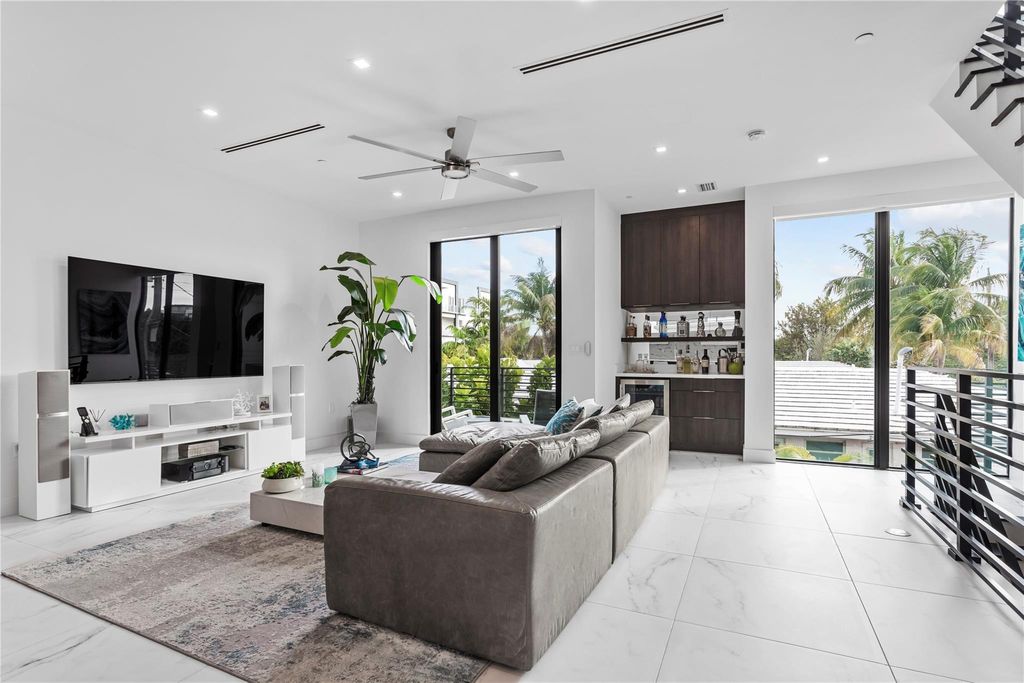 Photo of 1044 N Victoria Park Road, Fort Lauderdale, FL 33304 (MLS # F10490883)