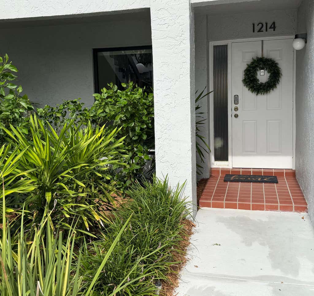Photo of 16768 Oak Hill Trail #1214, Delray Beach, FL 33484 (MLS # B26060113)