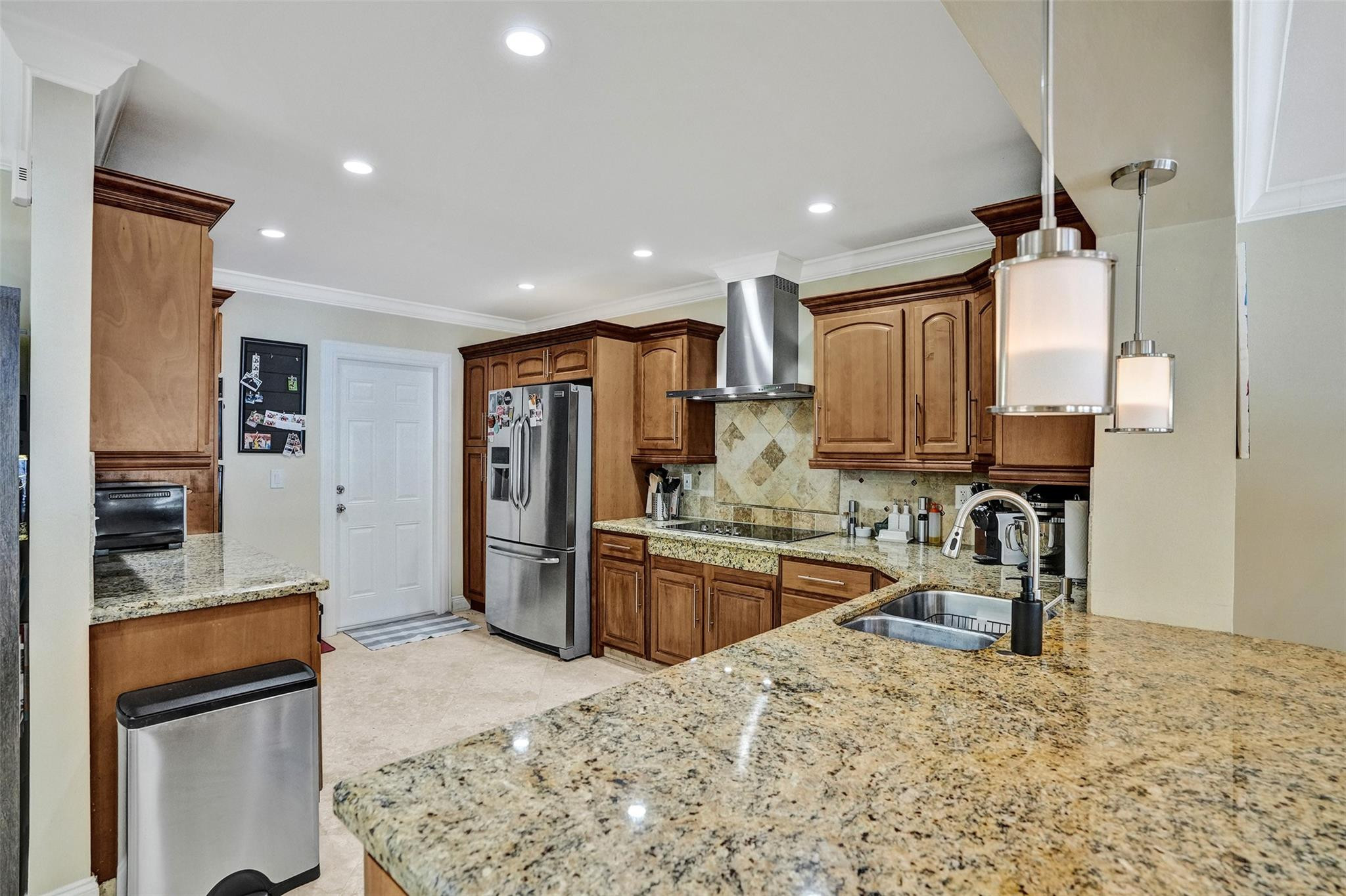 Hollywood Hills 6-22 B - Residential