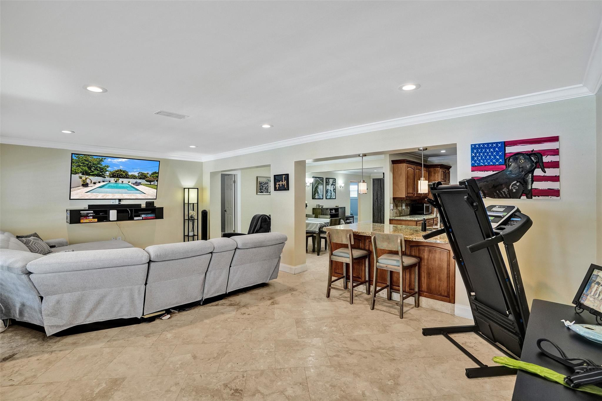 Hollywood Hills 6-22 B - Residential