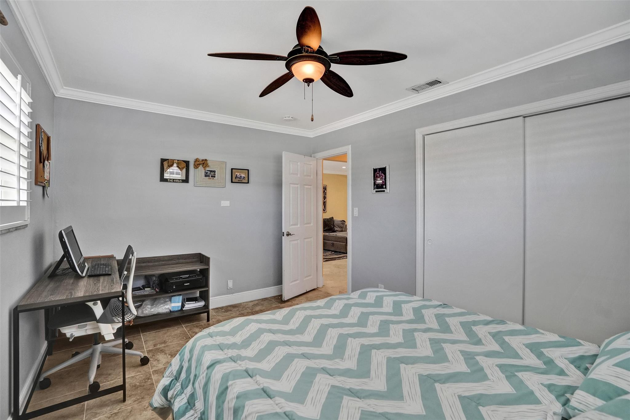 Hollywood Hills 6-22 B - Residential