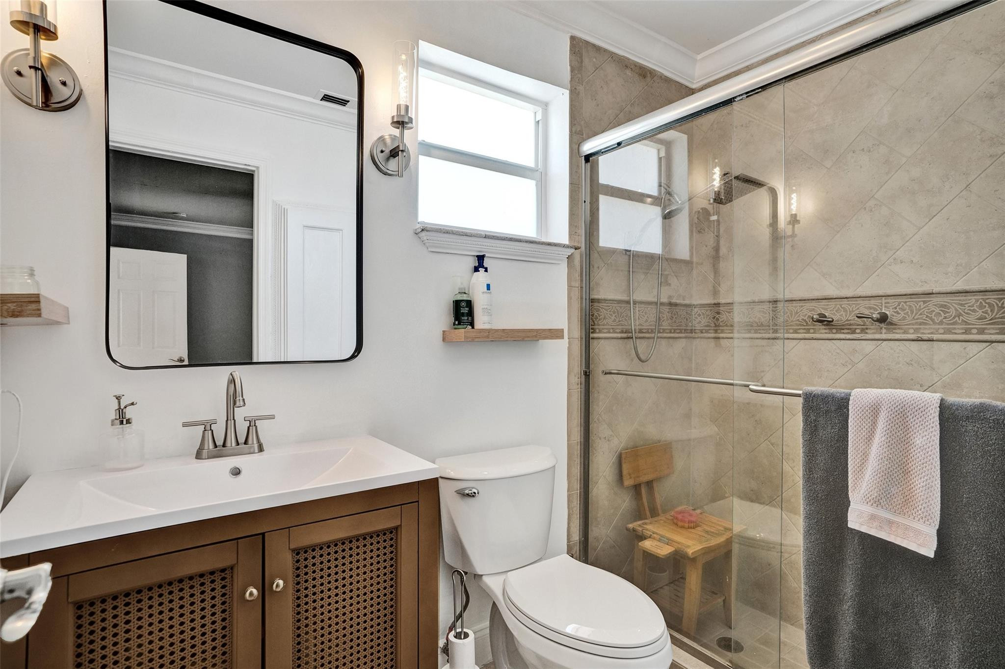 Hollywood Hills 6-22 B - Residential