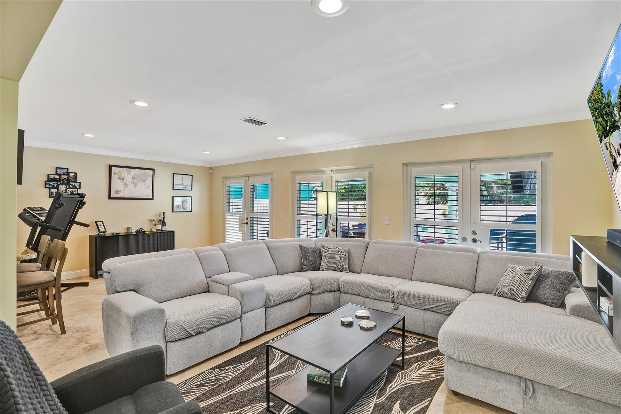 Hollywood Hills 6-22 B - Residential