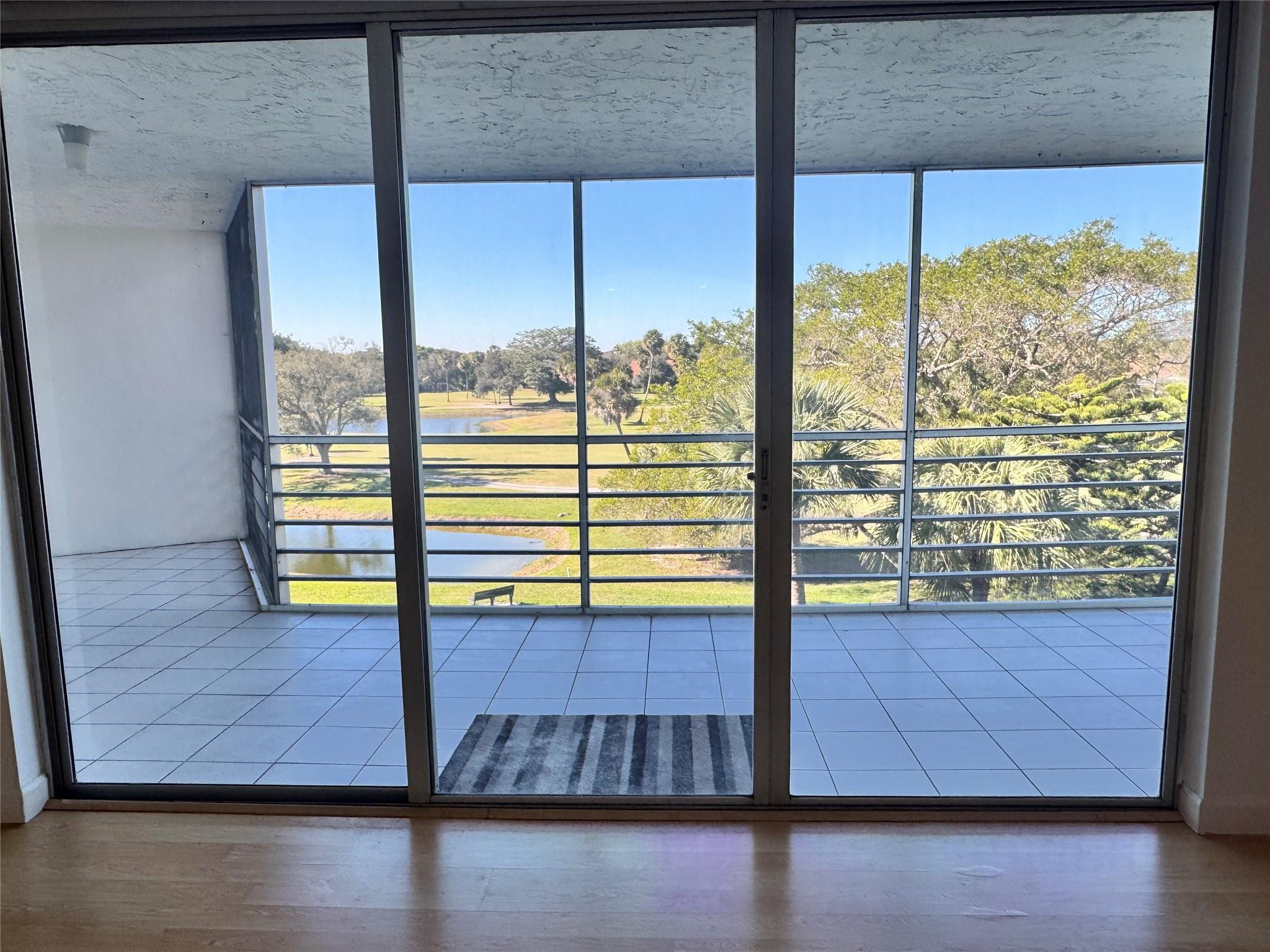 3980 Oaks Clubhouse Drive 405